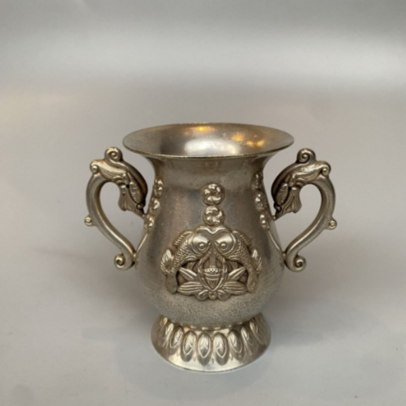 Collectible Vintage Wine - كأس نبيذ برونزية عتيقة بمقبضين ونقش