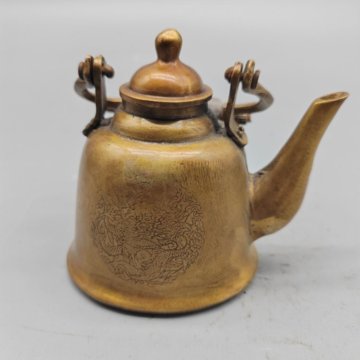 Collectible Vintage Wine - إبريق شاي نحاسي عتيق بمقبض رفع،