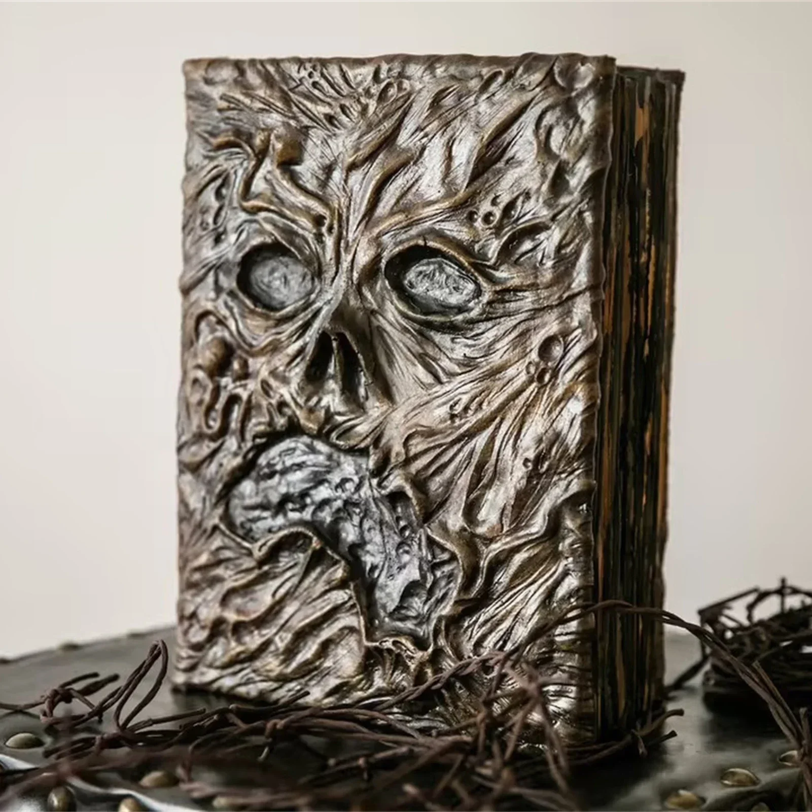 كتاب نيكرونوميكون القديم - كتا - مراجعة Vintage And Collectible Books وسعره
